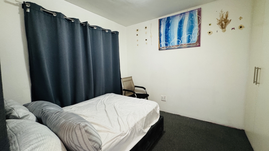 To Let 1 Bedroom Property for Rent in Zonnebloem Western Cape